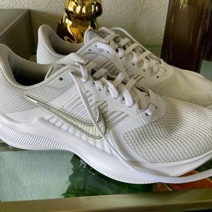 New! Womens Nike Downshifter 6463 White 6.5 Sneakers